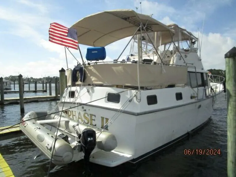 Slide: The Image of 40' Mainship starboard aft profile - 4462890