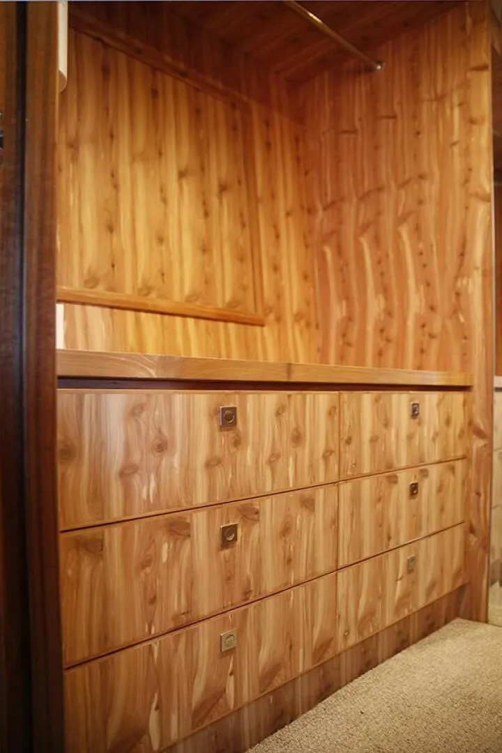 Slide: The Image of Owners suite clothes locker 1 - 4464610
