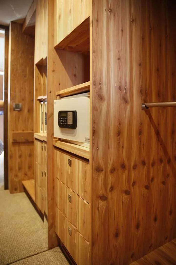 Slide: The Image of Owners suite clothers locker 2 - 4464611