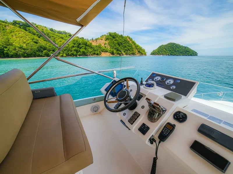 Slide: The Image of 50  Fairline 2014 Cruiser "YOLO" - Helm - 6434841