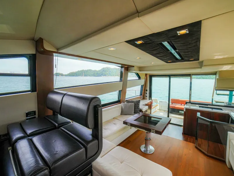 Slide: The Image of 50  Fairline 2014 Cruiser "YOLO" - Salon - 6434857