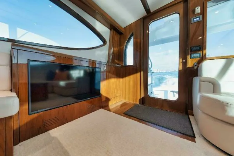 Slide: The Image of 54' Hatteras GT54 - Salon 2018 54' Hatteras GT54 - 7677414