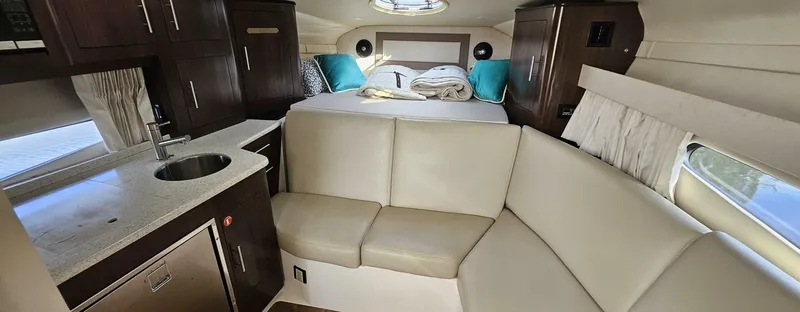 Slide: The Image of Regal 33 XO Express Cruiser Outboard 2018 - 4478693