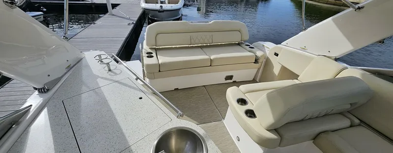 Slide: The Image of Regal 33 XO Express Cruiser Outboard 2018 - 4478696