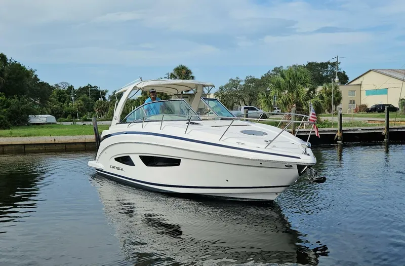 Slide: The Image of Regal 33 XO Express Cruiser Outboard 2018 - 4478671