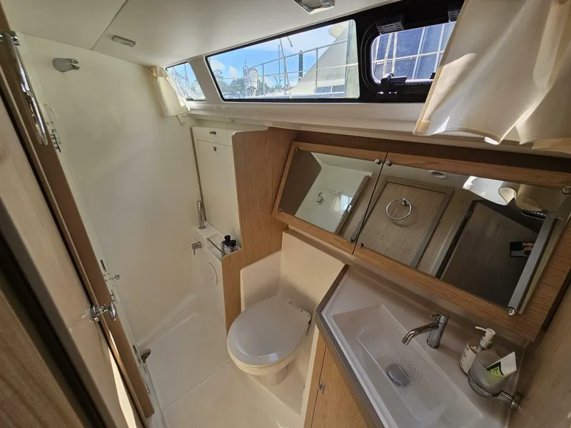 Slide: The Image of 2017 Beneteau Oceanis 45 Guest Head with Shower - 4502706