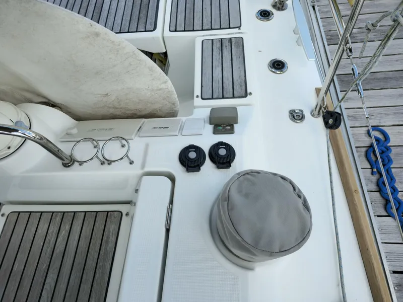 Slide: The Image of 2017 Beneteau Oceanis 45 Electric Winch - 4502753