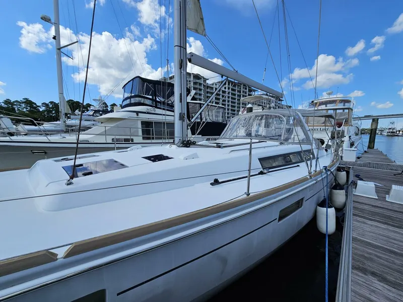 Slide: The Image of 2017 Beneteau Oceanis 45 Rub Rail - 4502759