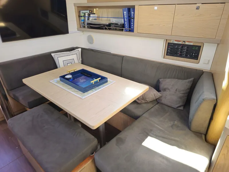 Slide: The Image of 2017 Beneteau Oceanis 45 Dinette - 4502677