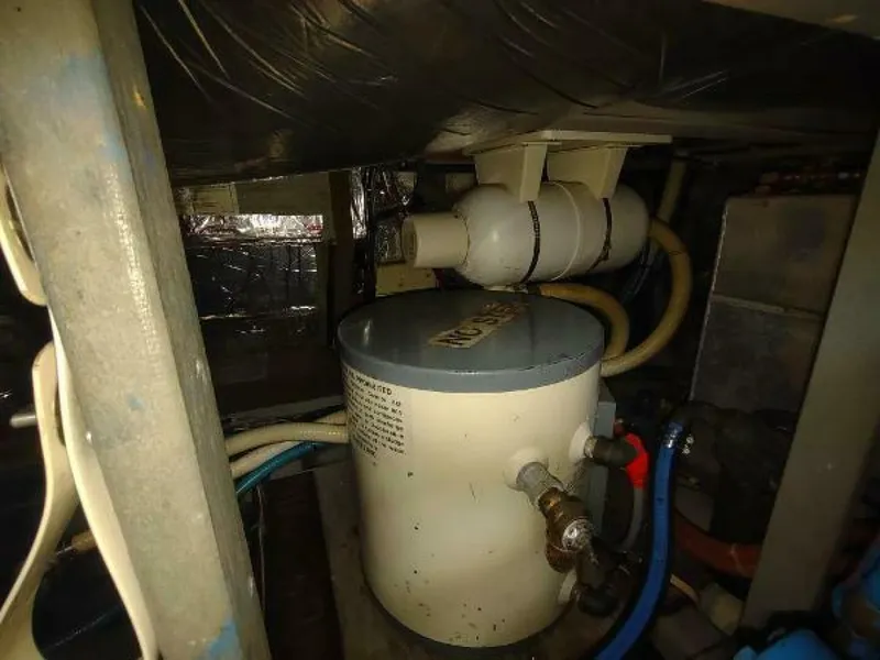 Slide: The Image of Tollycraft 34 Sport Sedan 1988 - 4483075