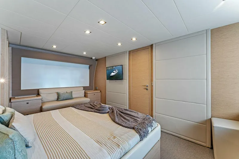 Slide: The Image of Ferretti Yachts 690 2015 - 5189561