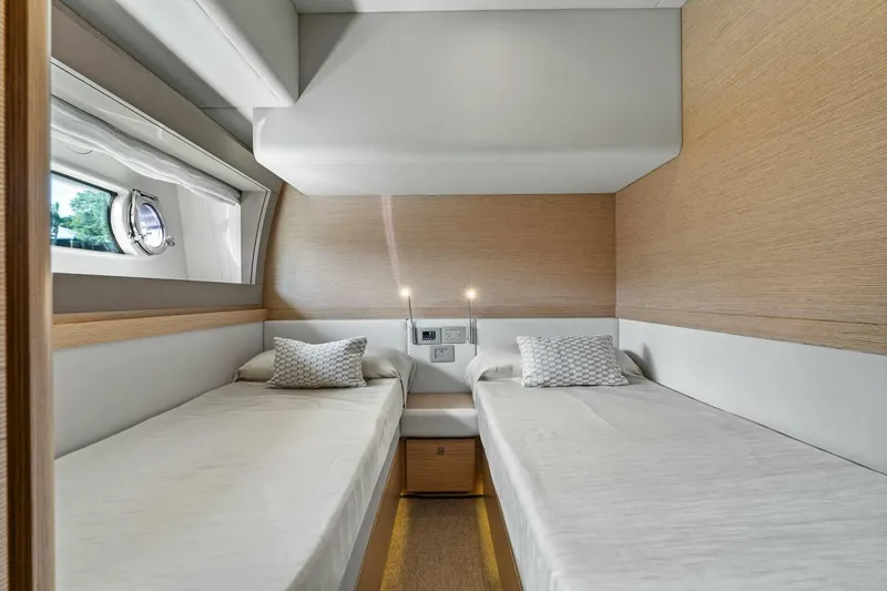 Slide: The Image of Ferretti Yachts 690 2015 - 5189566