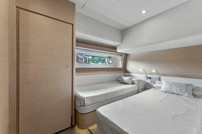 Slide: The Image of Ferretti Yachts 690 2015 - 5189568