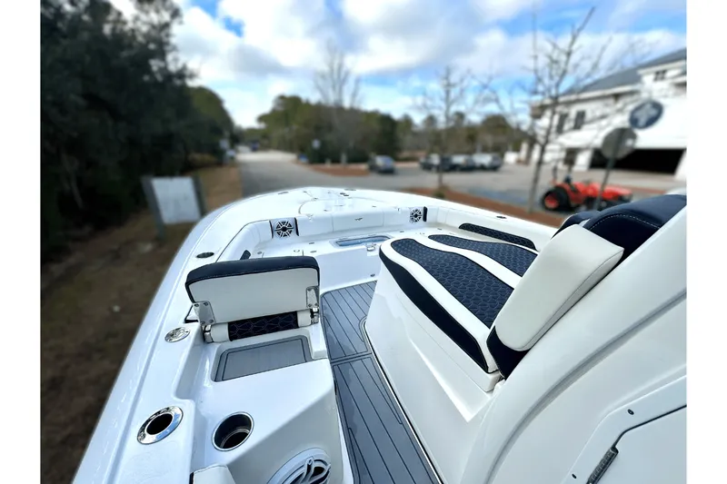 Slide: The Image of Tidewater 3100 CAROLINA BAY 2024 - 16