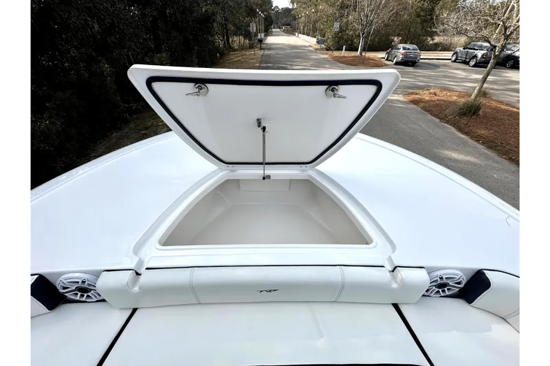 Slide: The Image of Tidewater 3100 CAROLINA BAY 2024 - 20