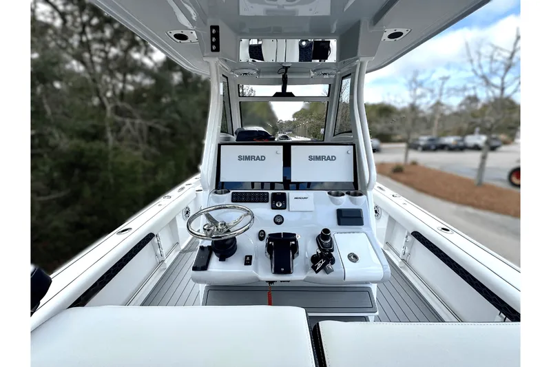 Slide: The Image of Tidewater 3100 CAROLINA BAY 2024 - 7