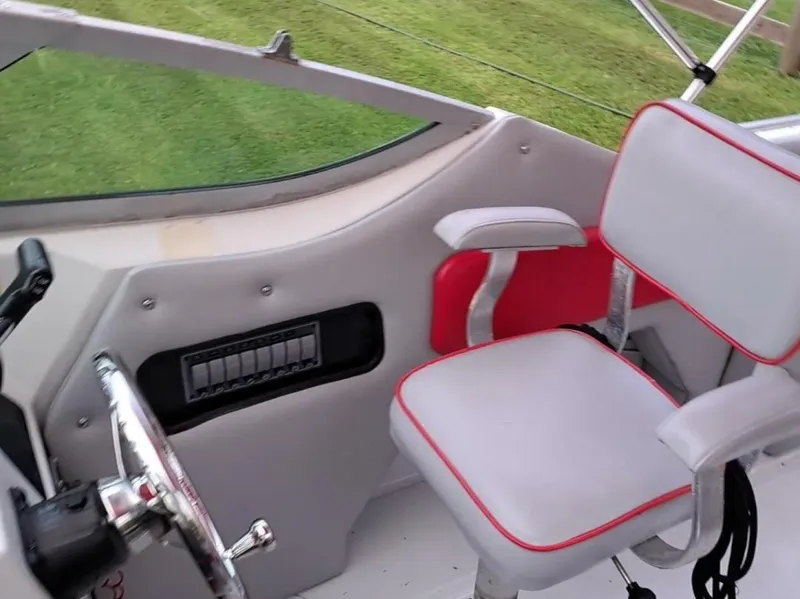 Slide: The Image of Boston Whaler Temptation 2200 1988 - 4486563