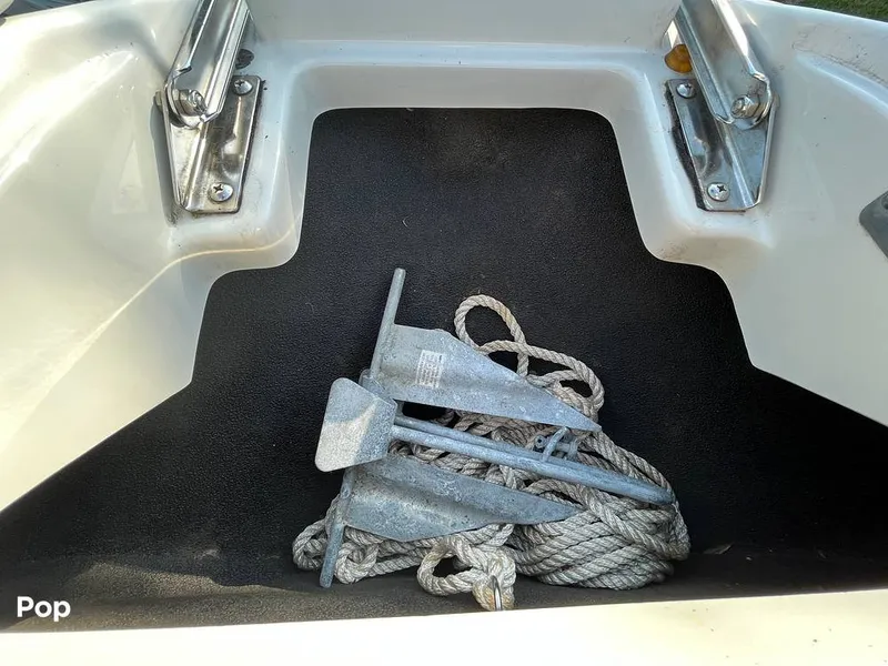 Slide: The Image of Crownline Boats 200LS 2008 - 10476218