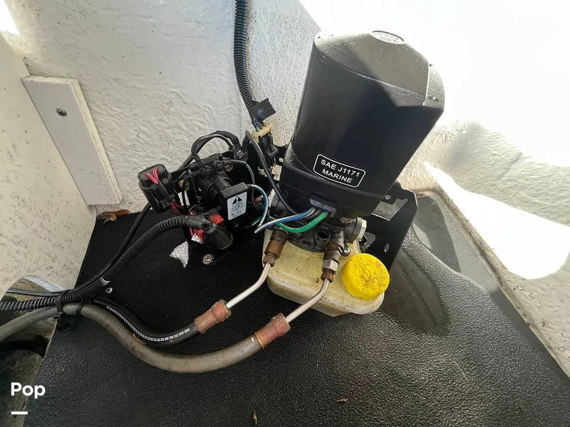 Slide: The Image of Crownline Boats 200LS 2008 - 10476226