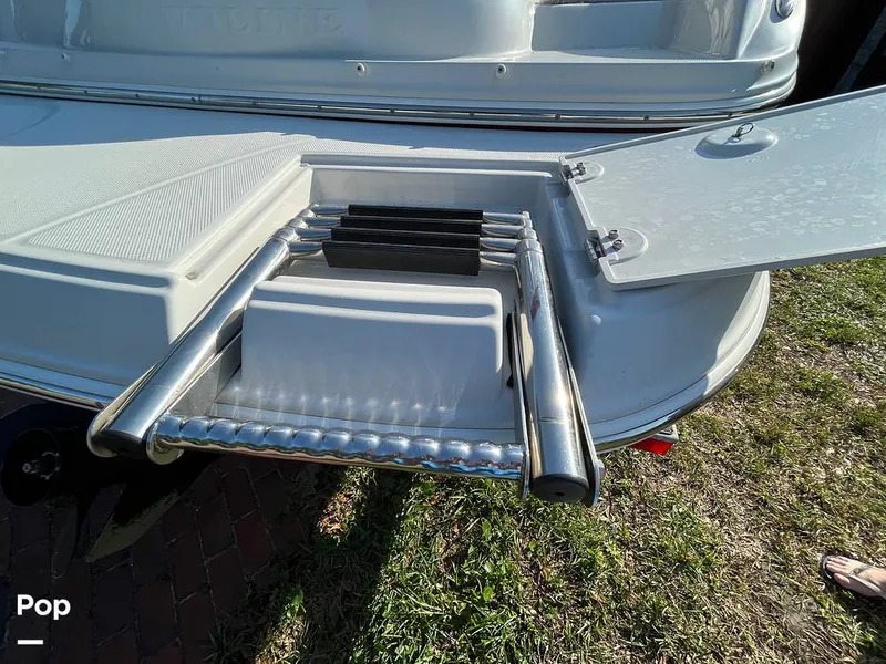 Slide: The Image of Crownline Boats 200LS 2008 - 10476104