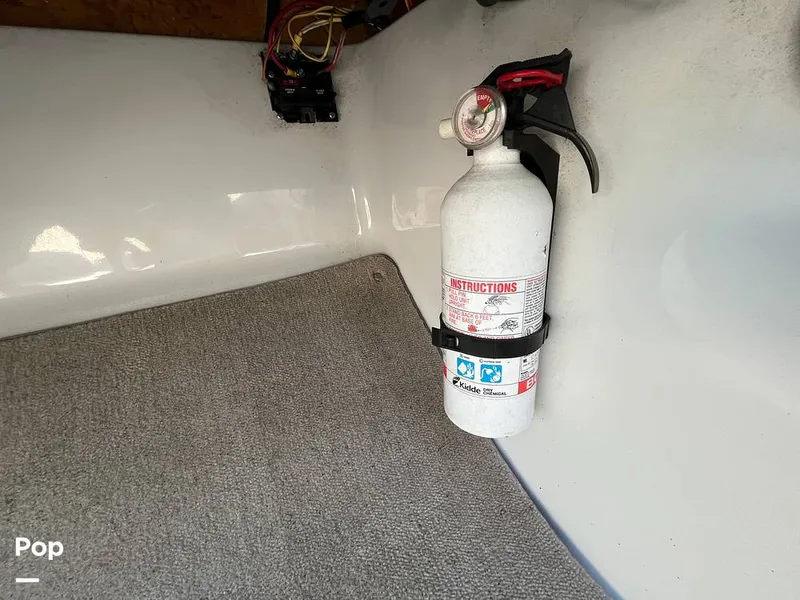 Slide: The Image of Crownline Boats 200LS 2008 - 10476186