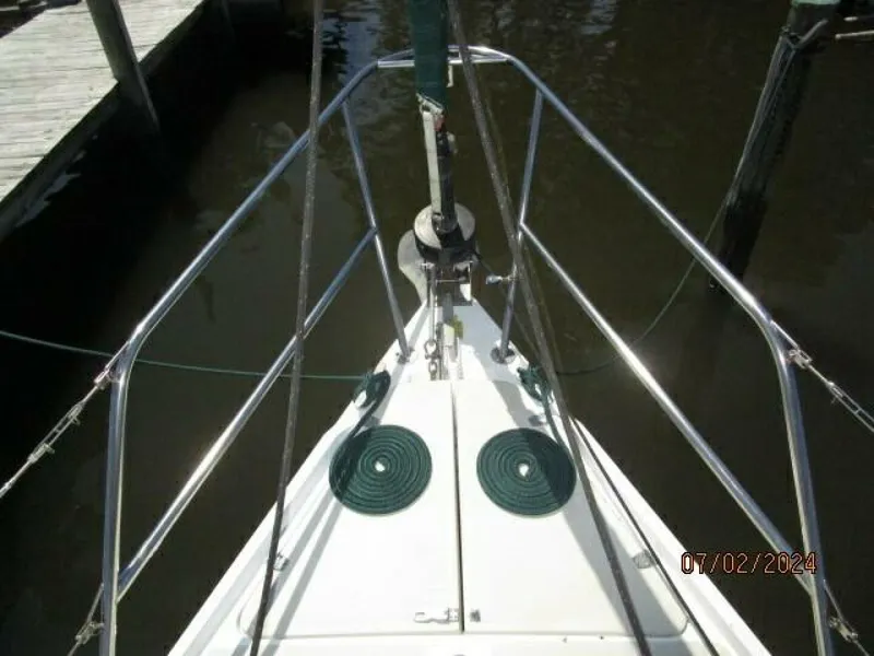 Slide: The Image of 34' Catalina bow - 4489798