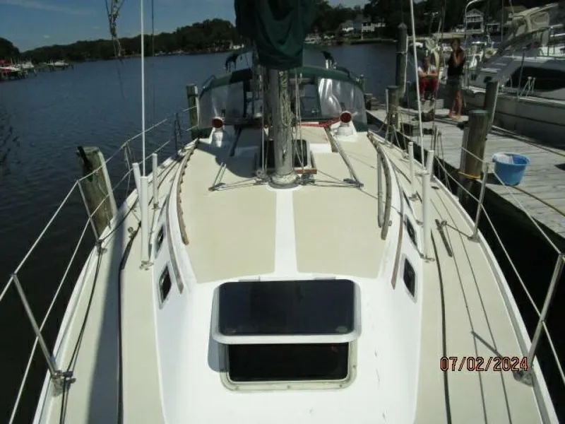 Slide: The Image of 34' Catalina foredeck aft - 4489806