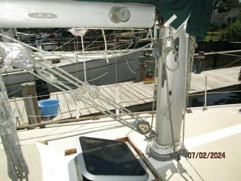 Slide: The Image of 34' Catalina mast base - 4489815