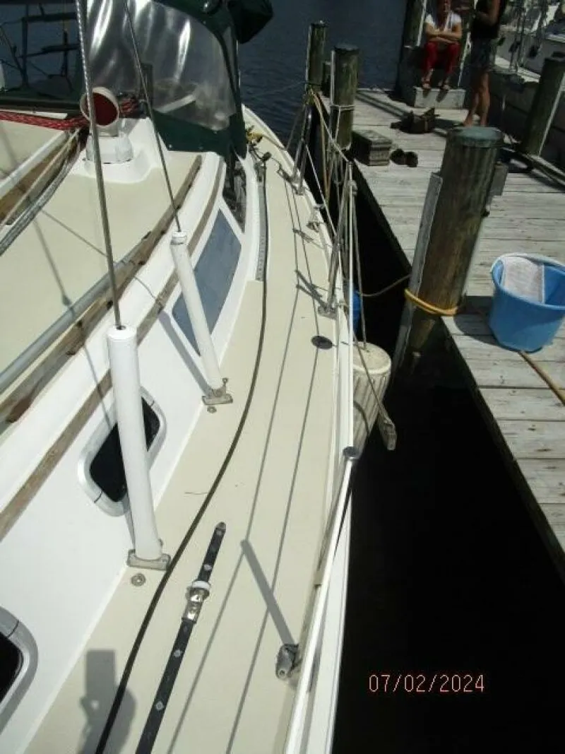 Slide: The Image of 34' Catalina port side deck1 - 4489819