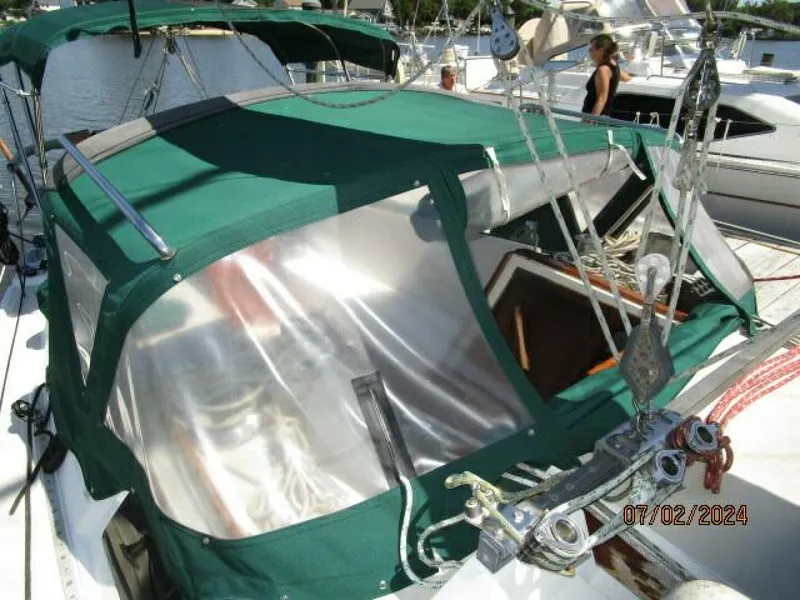 Slide: The Image of 34' Catalina dodger - 4489805