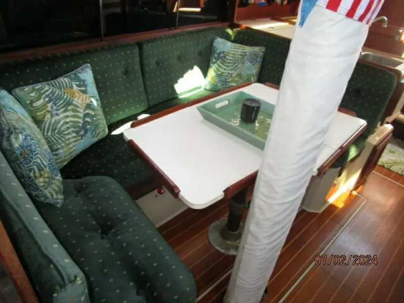 Slide: The Image of 34' Catalina salon starboard seating3 - 4489830