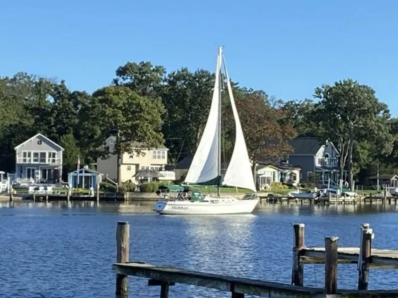 Slide: The Image of 34' Catalina underway5 - 4490178