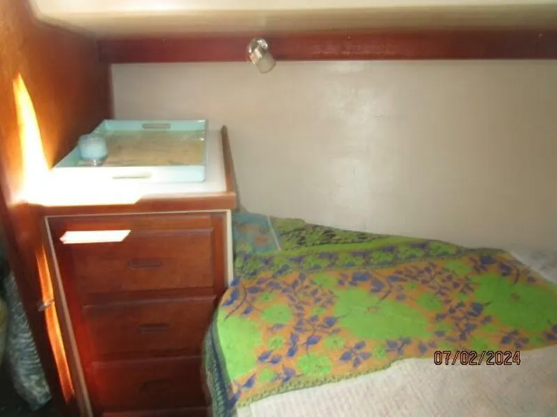 Slide: The Image of 34' Catalina forward stateroom port - 4489809