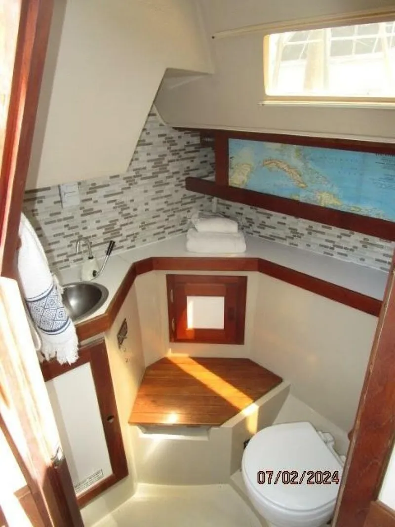 Slide: The Image of 34' Catalina head - 4489814