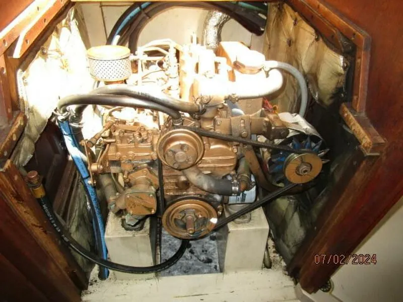 Slide: The Image of 34' Catalina auxiliary - 4489795