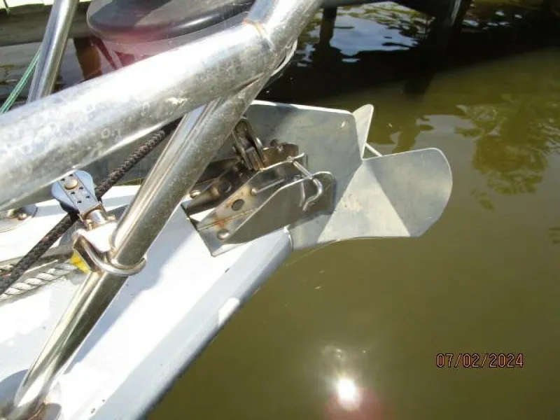 Slide: The Image of 34' Catalina anchor - 4489794