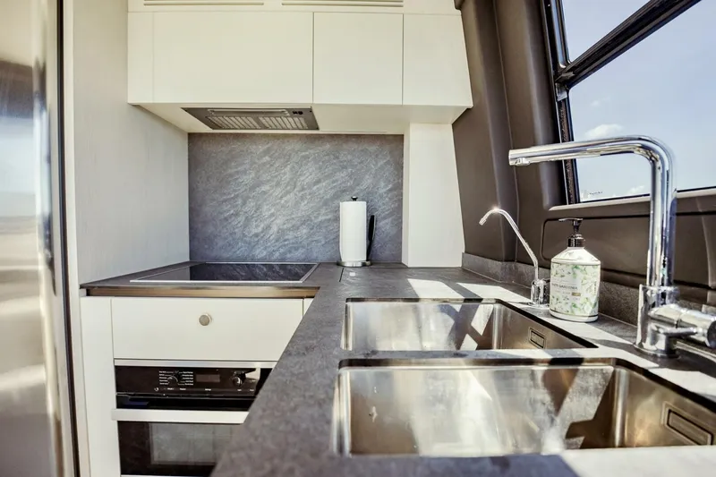 Slide: The Image of Azimut 78 Flybridge 2020 - 5847363