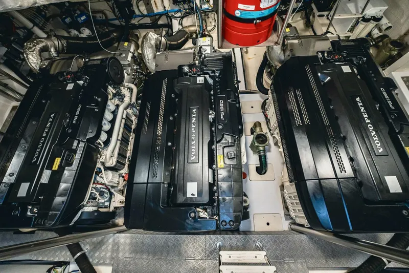 Slide: The Image of Azimut 78 Flybridge 2020 - 5847422