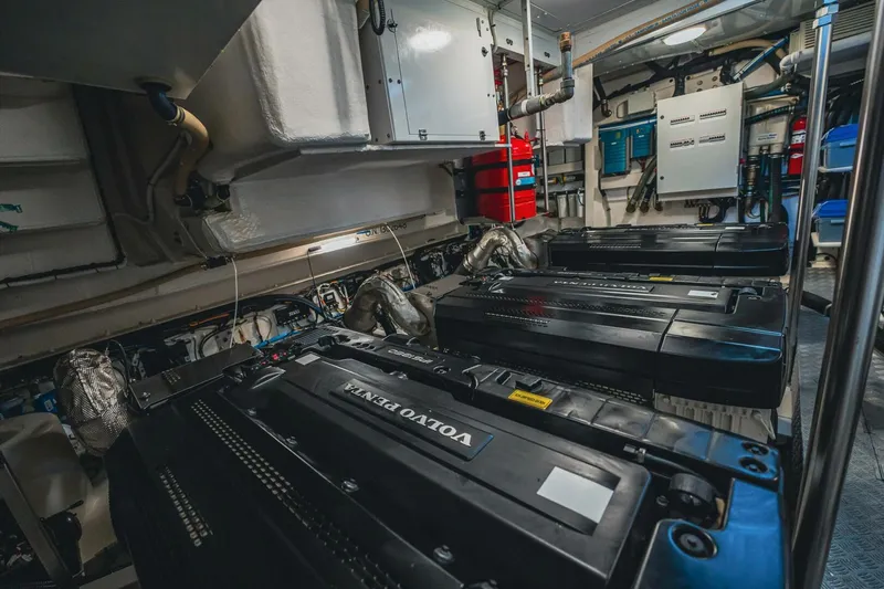 Slide: The Image of Azimut 78 Flybridge 2020 - 5847424