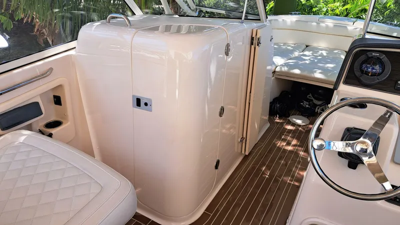 Slide: The Image of Grady-White Freedom 285 2018 - 4492673