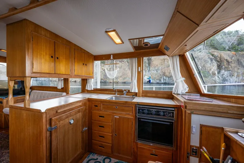 Slide: The Image of Grand Banks Aft Cabin 42 Classic 1995 - 4492881