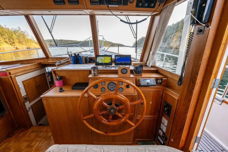 Slide: The Image of Grand Banks Aft Cabin 42 Classic 1995 - 4492895