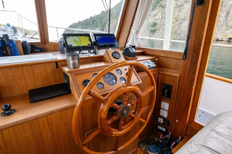 Slide: The Image of Grand Banks Aft Cabin 42 Classic 1995 - 4492896