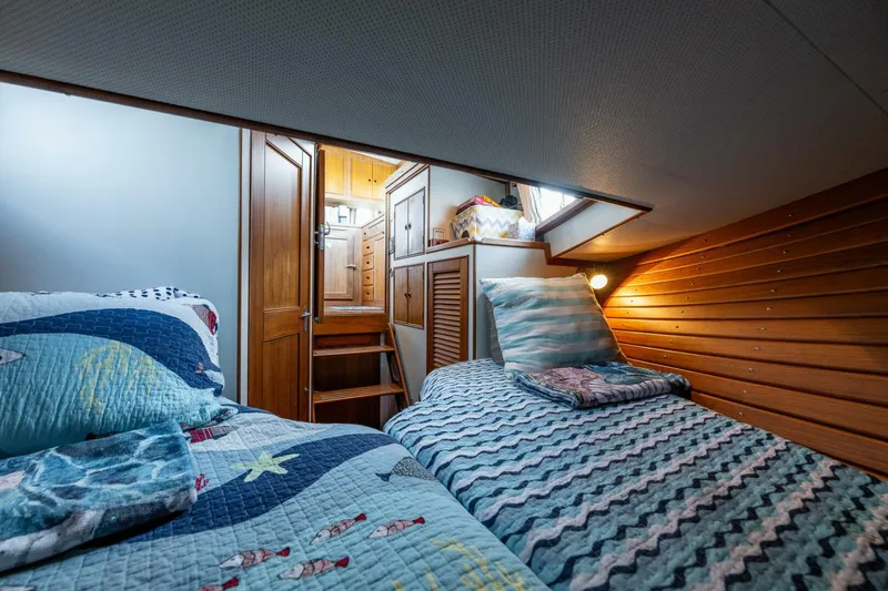 Slide: The Image of Grand Banks Aft Cabin 42 Classic 1995 - 4492844