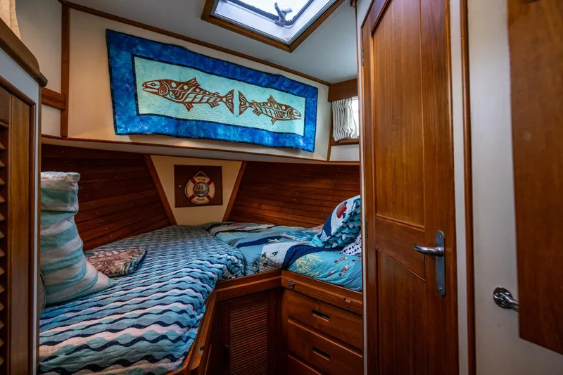 Slide: The Image of Grand Banks Aft Cabin 42 Classic 1995 - 4492843