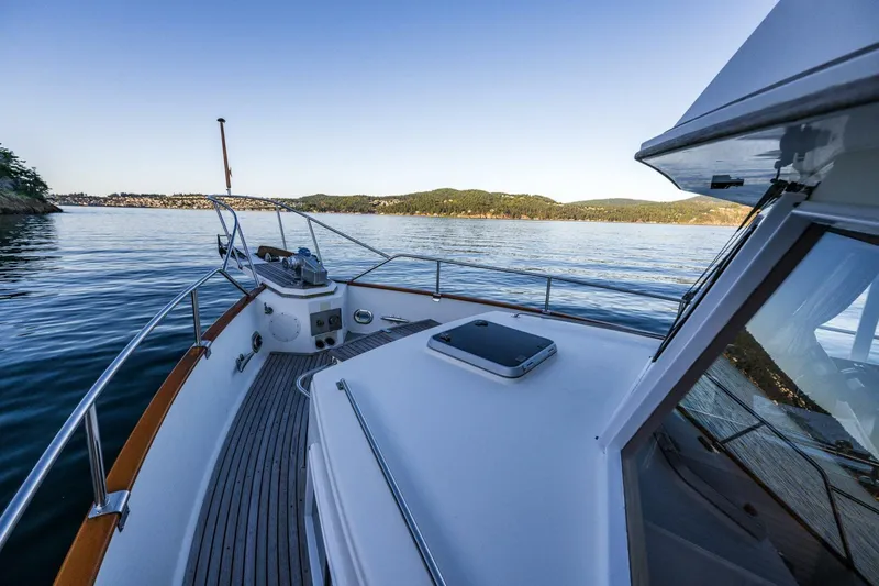 Slide: The Image of Grand Banks Aft Cabin 42 Classic 1995 - 4492885