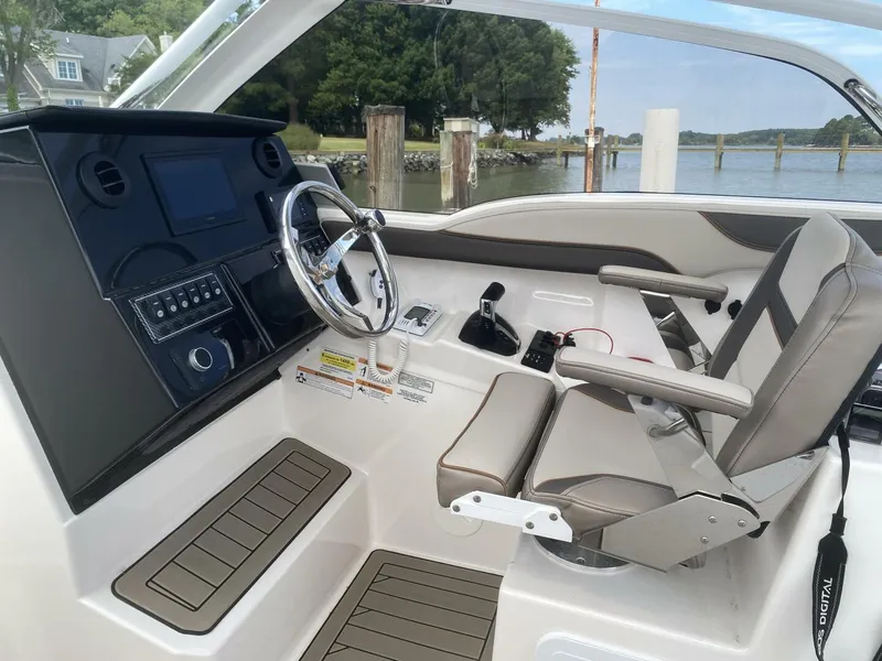Slide: The Image of Helm Spacious adjustable Captain's Chair - 4493649
