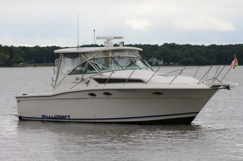 The Image of 33' Wellcraft starboard forward profile1 - 4494824