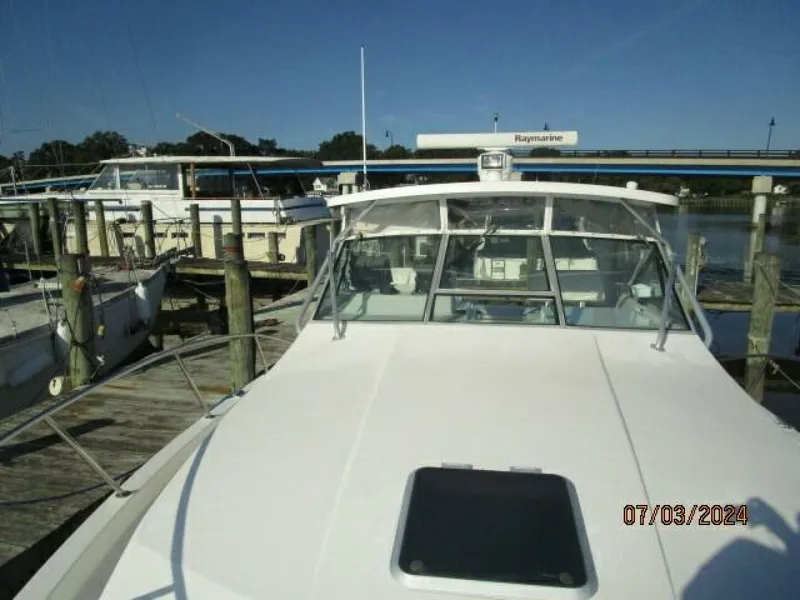Slide: The Image of 33' Wellcraft foredeck aft - 4494726