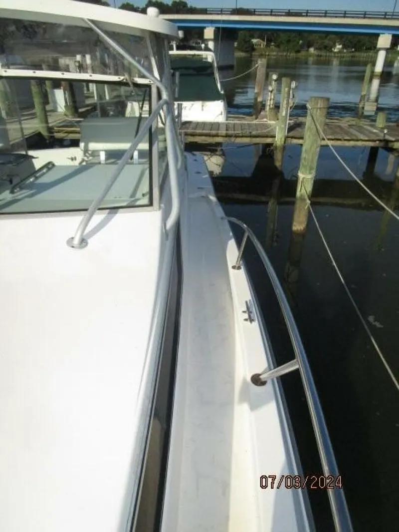 Slide: The Image of 33' Wellcraft port side deck - 4494760